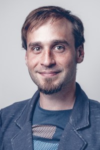 David Theil ist DigitalisierungsCoach und hilft Unternhemen bei der Softwareentwicklung, App-Entwicklung und bei der Digitalisierung und Digitalisierungsprojekten